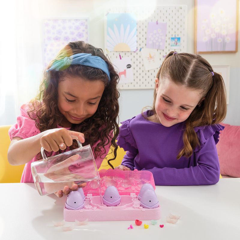 Hatchimals Alive люпящи се животинки във вода картон