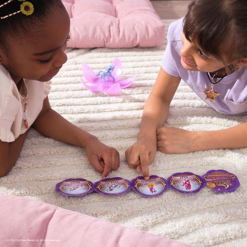 Академия за еднорози колекционерски фигурки в цвете