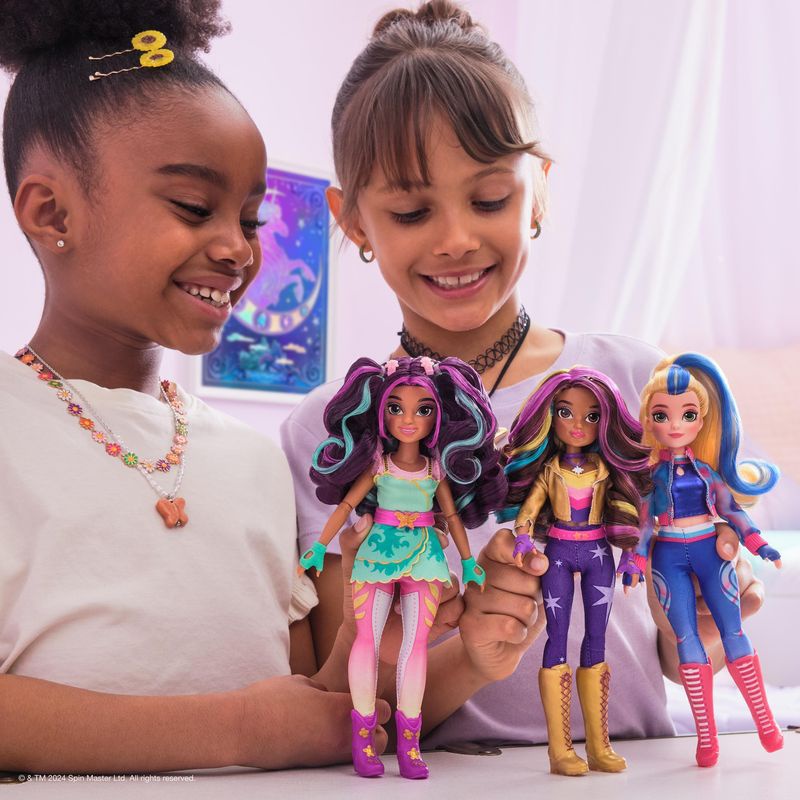 Академия за еднорози кукла София 24 см