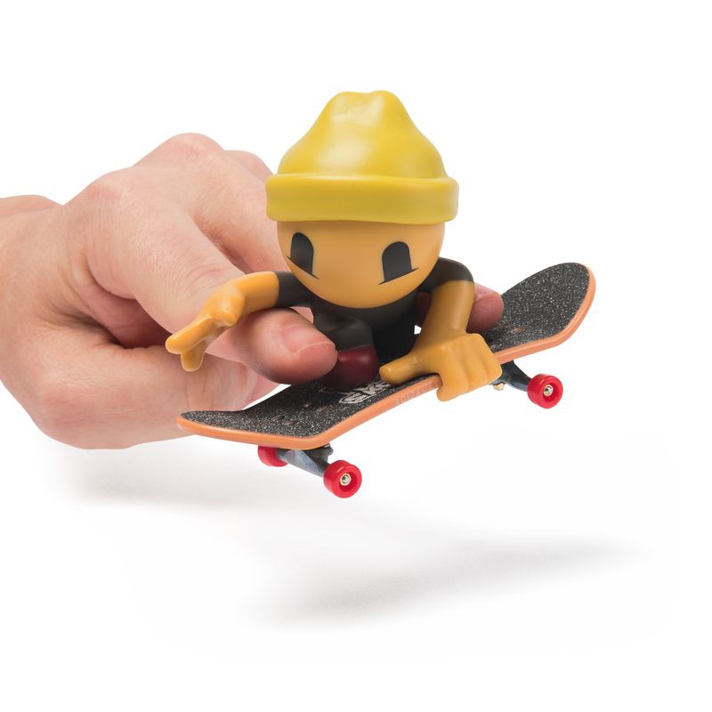 Tech Deck SK8 Crew fingerboard с фигурка с жълта шапка