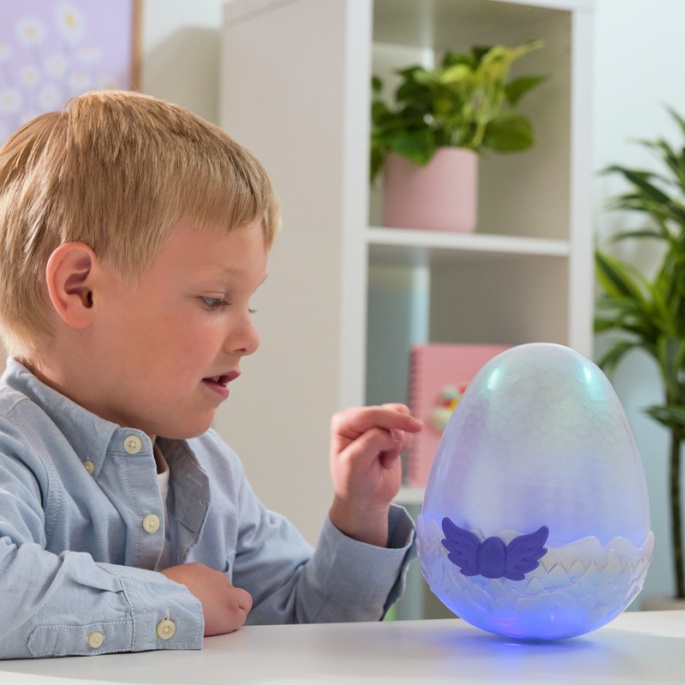 Hatchimals люпещо се интерактивно животинче дракон