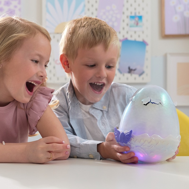 Hatchimals люпещо се интерактивно животинче дракон
