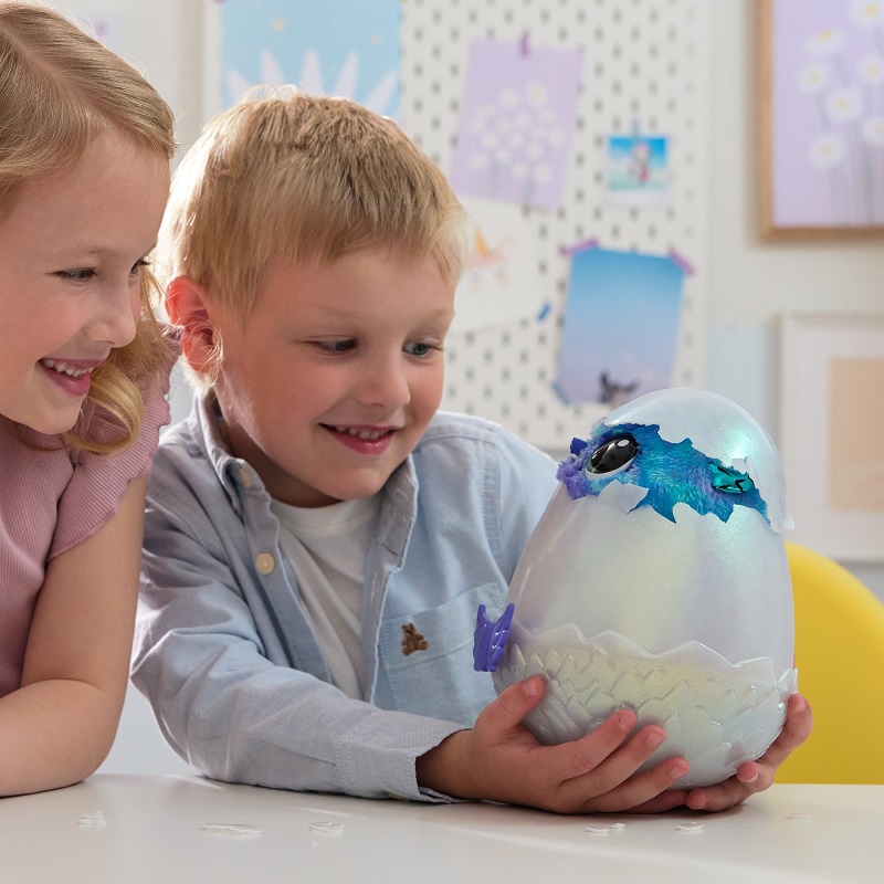 Hatchimals люпещо се интерактивно животинче дракон