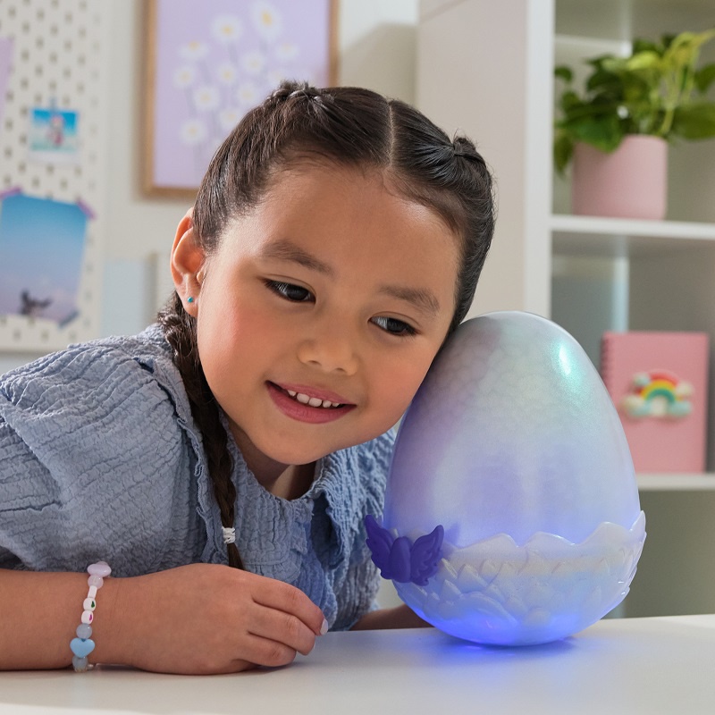 Hatchimals люпещо се интерактивно животинче дракон
