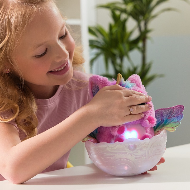 Hatchimals люпещо се интерактивно животинче еднорог