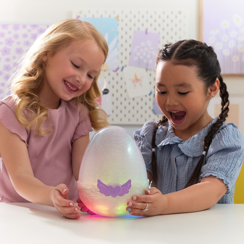 Hatchimals люпещо се интерактивно животинче еднорог