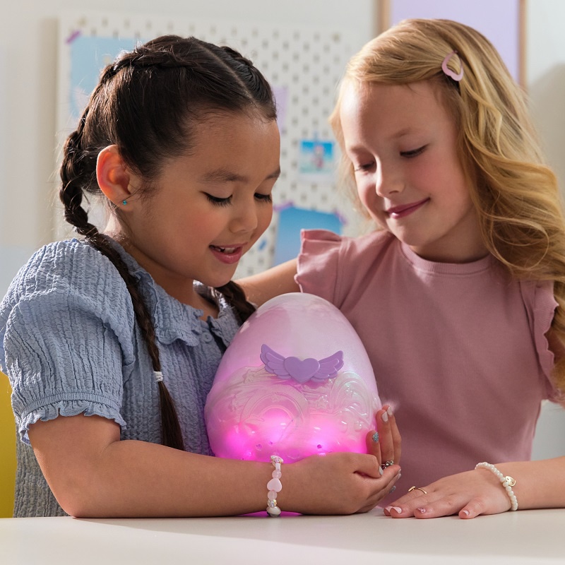 Hatchimals люпещо се интерактивно животинче еднорог