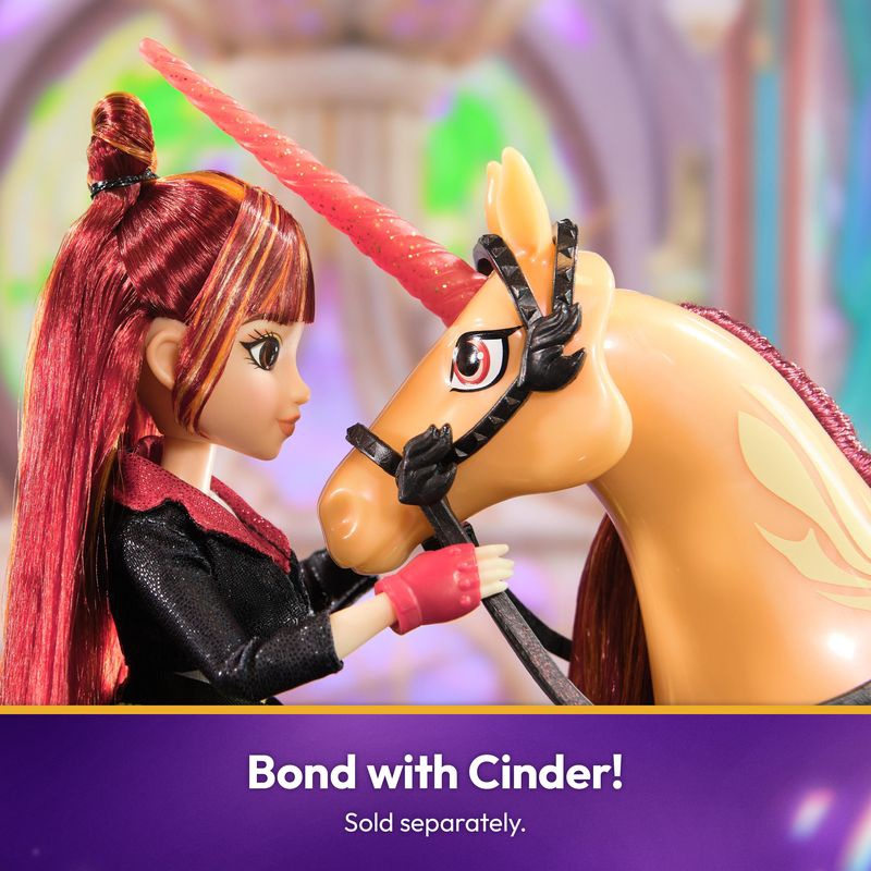 Академия за еднорози кукла Валентина 24 см