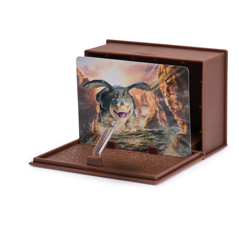 Фигурка с карти от филма Как да си дресираш дракон в книга на драконите