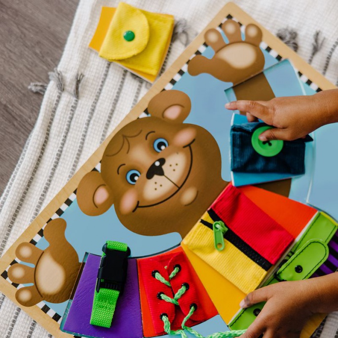 Melissa & Doug základní výuka oblékání