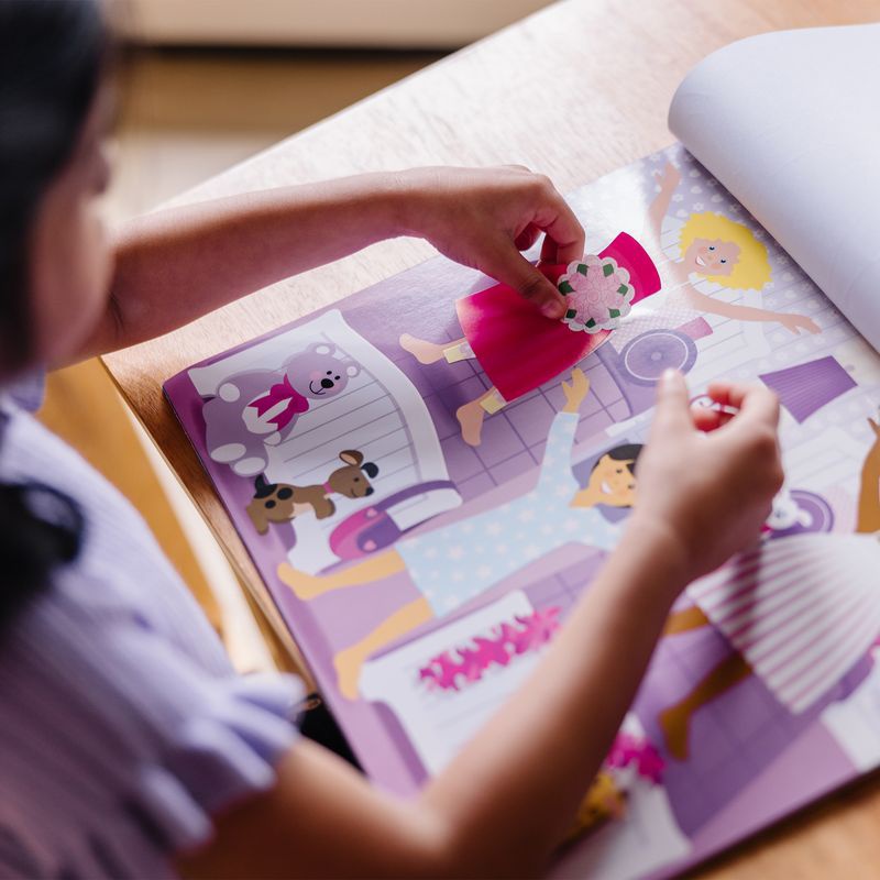 Melissa & Doug лепенки за многократна употреба с подложка - обличане