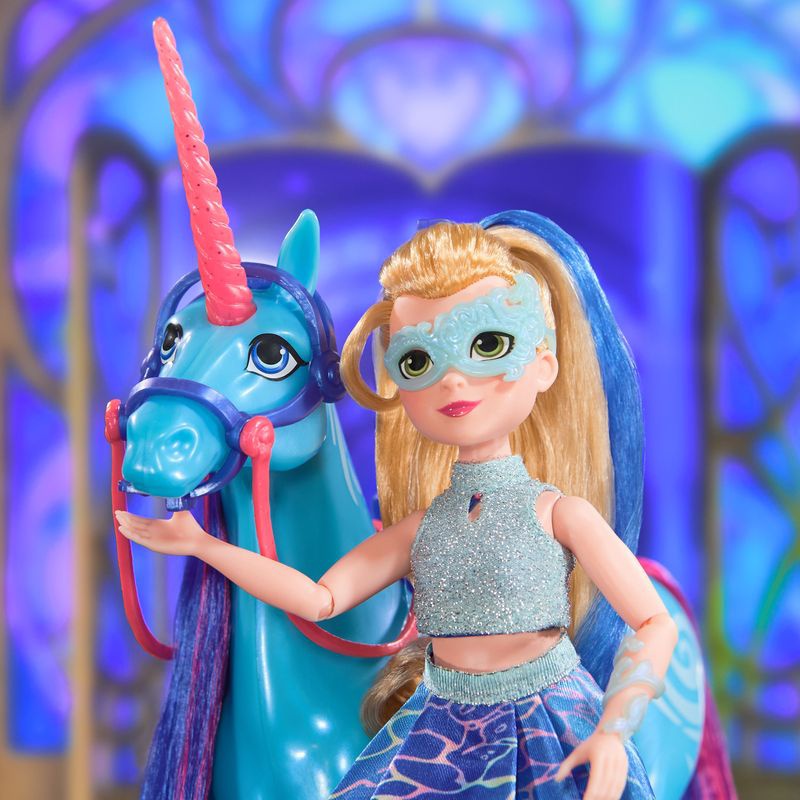 Изгоден комплект: Unicorn Academy делукс кукла Изабел 24 см + колие с пръстен