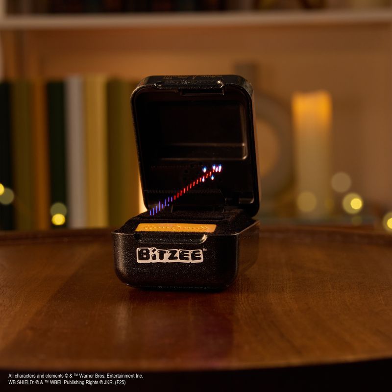ПРОМОЦИЯ: Bitzee интерактивна фигура на Harry Potter + безплатна магическа пръчка на Хари
