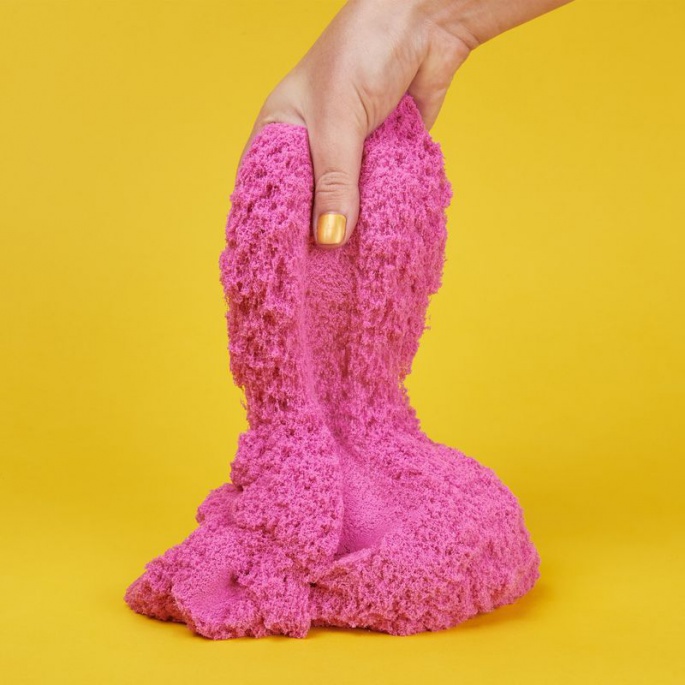 Kinetic Sand опаковка от блестящ розов пясък 0,9 кг