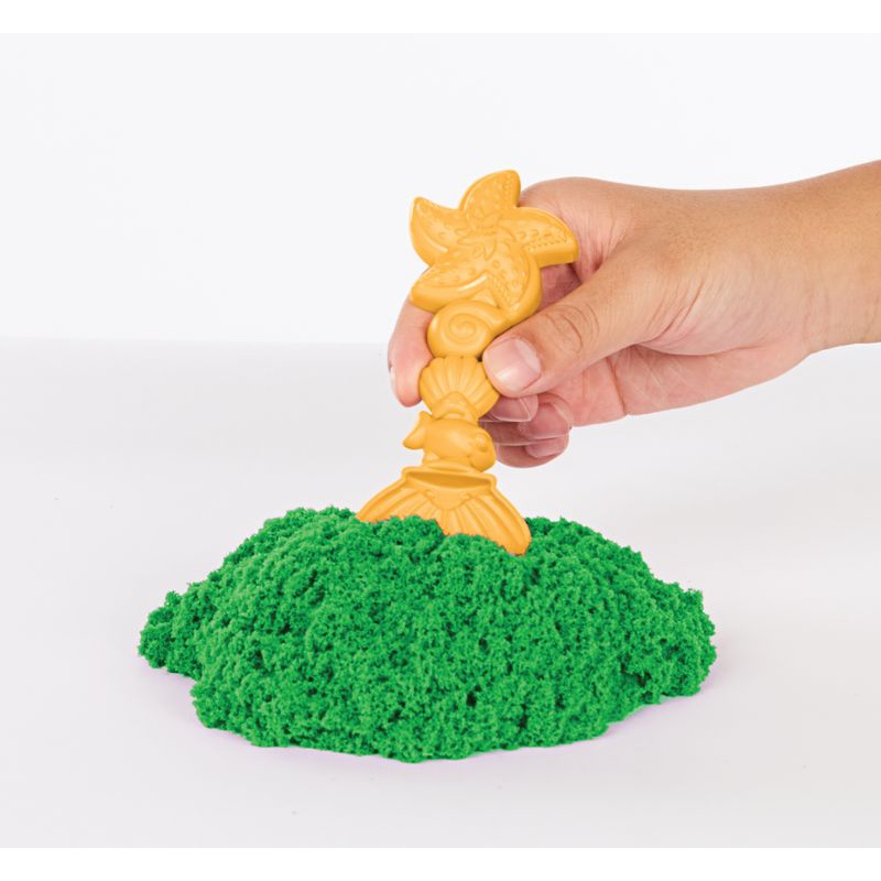 Kinetic Sand кутия с течен пясък и зелена подложка
