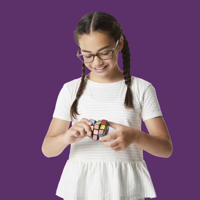 Rubik's Cube Impossible променя цветове 3x3