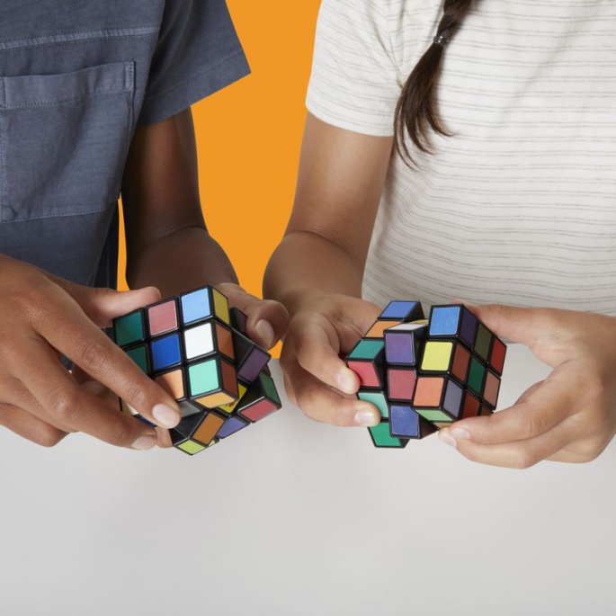 Rubik's Cube Impossible променя цветове 3x3
