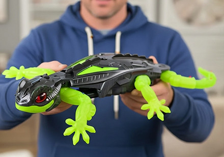 Hex Bots RC Gekon – уникална играчка с дистанционно управление, която се катери по стени и тавани.